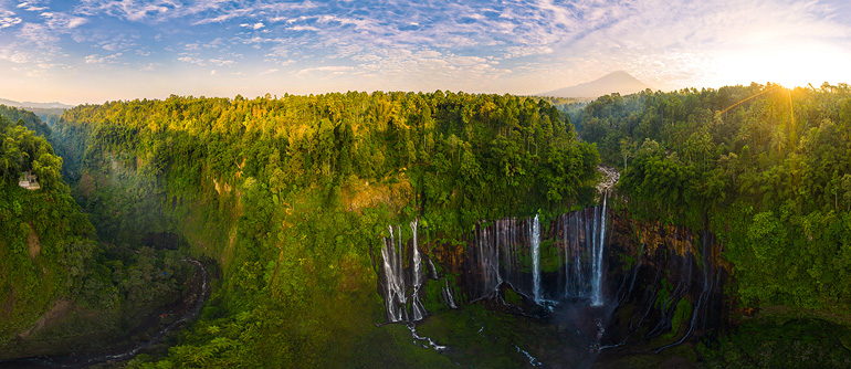 Air Terjun Tumpak Sewu Lumajang dekat Malang