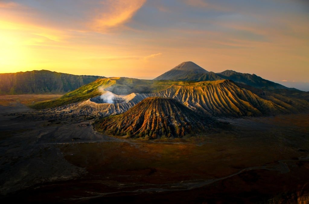 FAQ sunrise Bromo: jam sunrise, suhu dingin, rute dari Malang, dan pilihan tour ke Gunung Bromo Jawa Timur