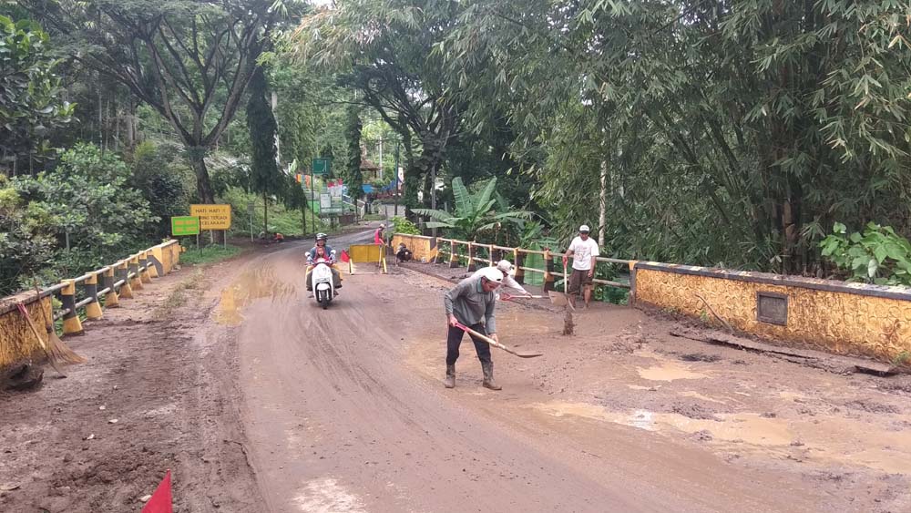 Kondisi jalan menuju Paltuding Kawah Ijen