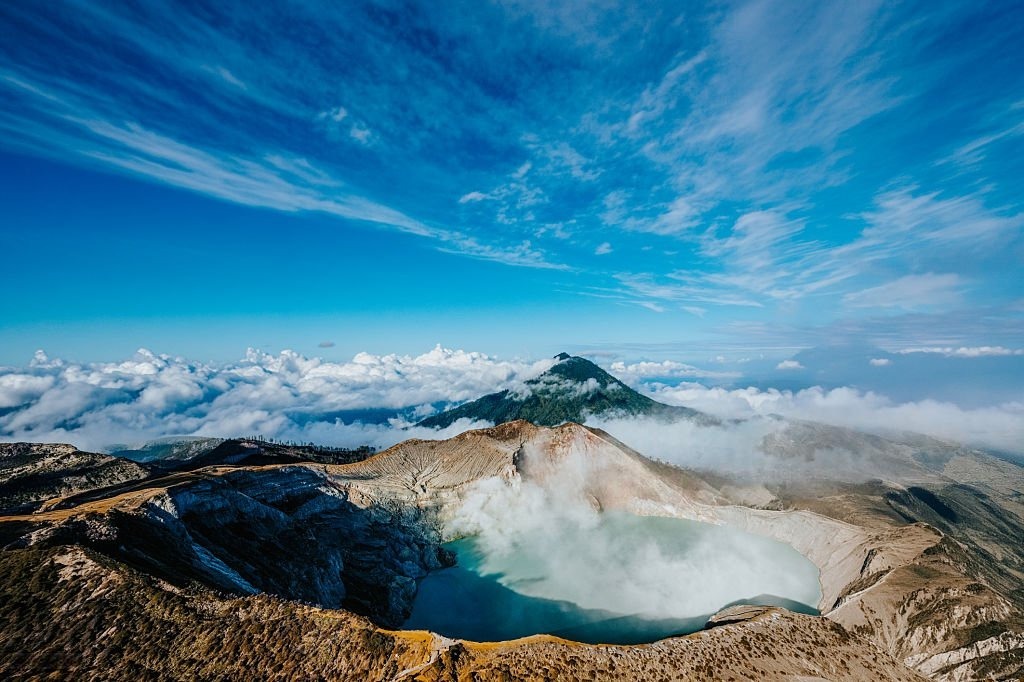 Spot terbaik memotret kaldera Kawah Ijen