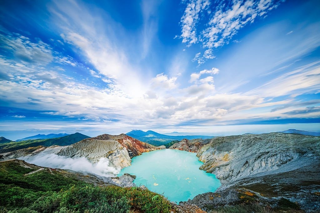 Golden light di Kawah Ijen setelah sunrise