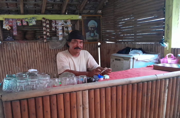 Rawon dan kopi khas Banyuwangi setelah hiking Ijen