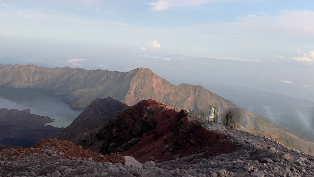 Perbandingan pendakian Kawah Ijen dan Gunung Rinjani