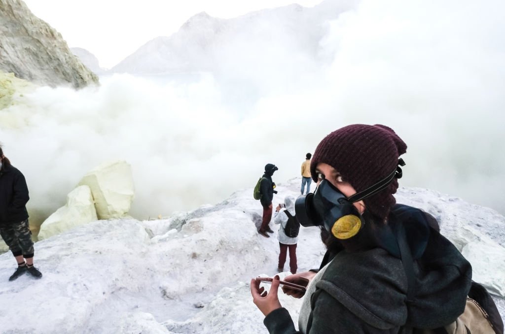 Penggunaan masker di Kawah Ijen