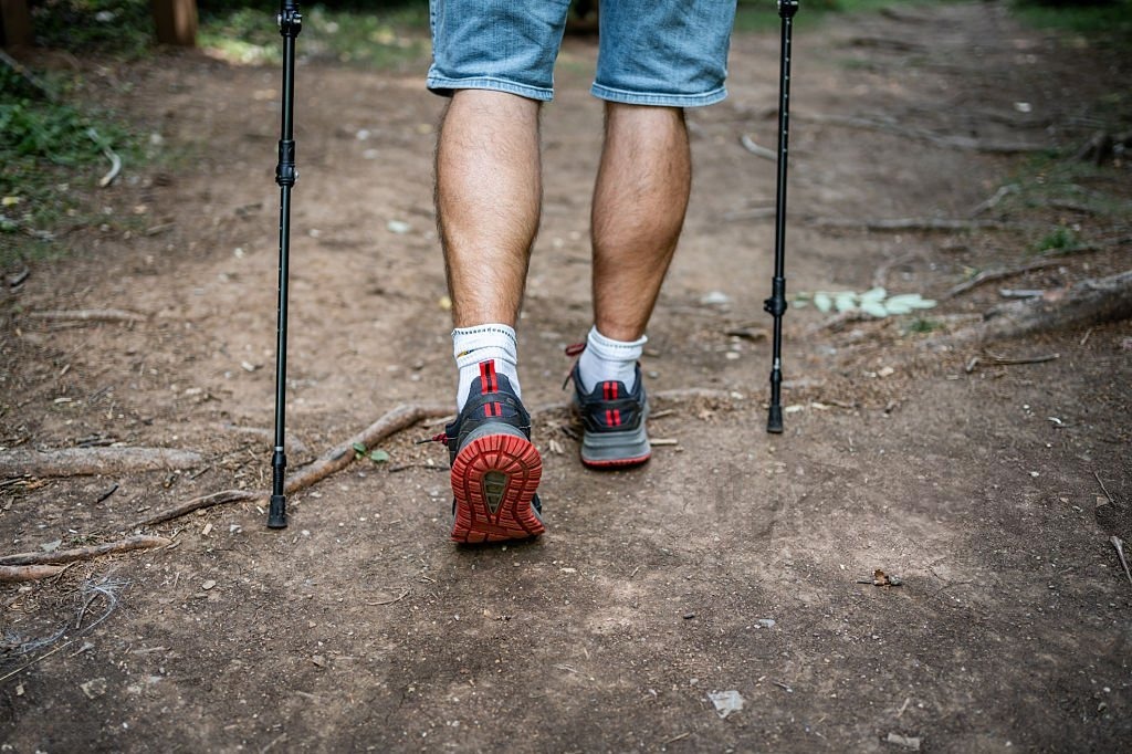 Sepatu dengan grip bagus di jalur pendakian Kawah Ijen