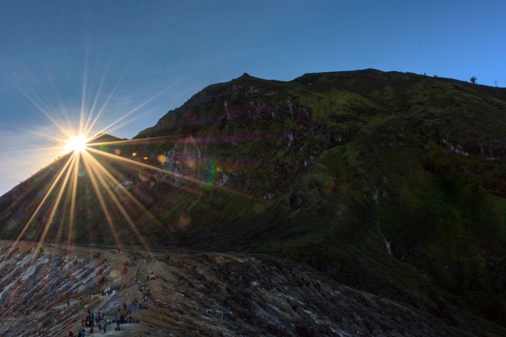 Pemandangan sunrise di Kawah Ijen